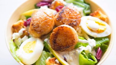 Lean And Green Pan-Seared Scallops and Zucchini Noodles with Roasted Red Pepper Sauce